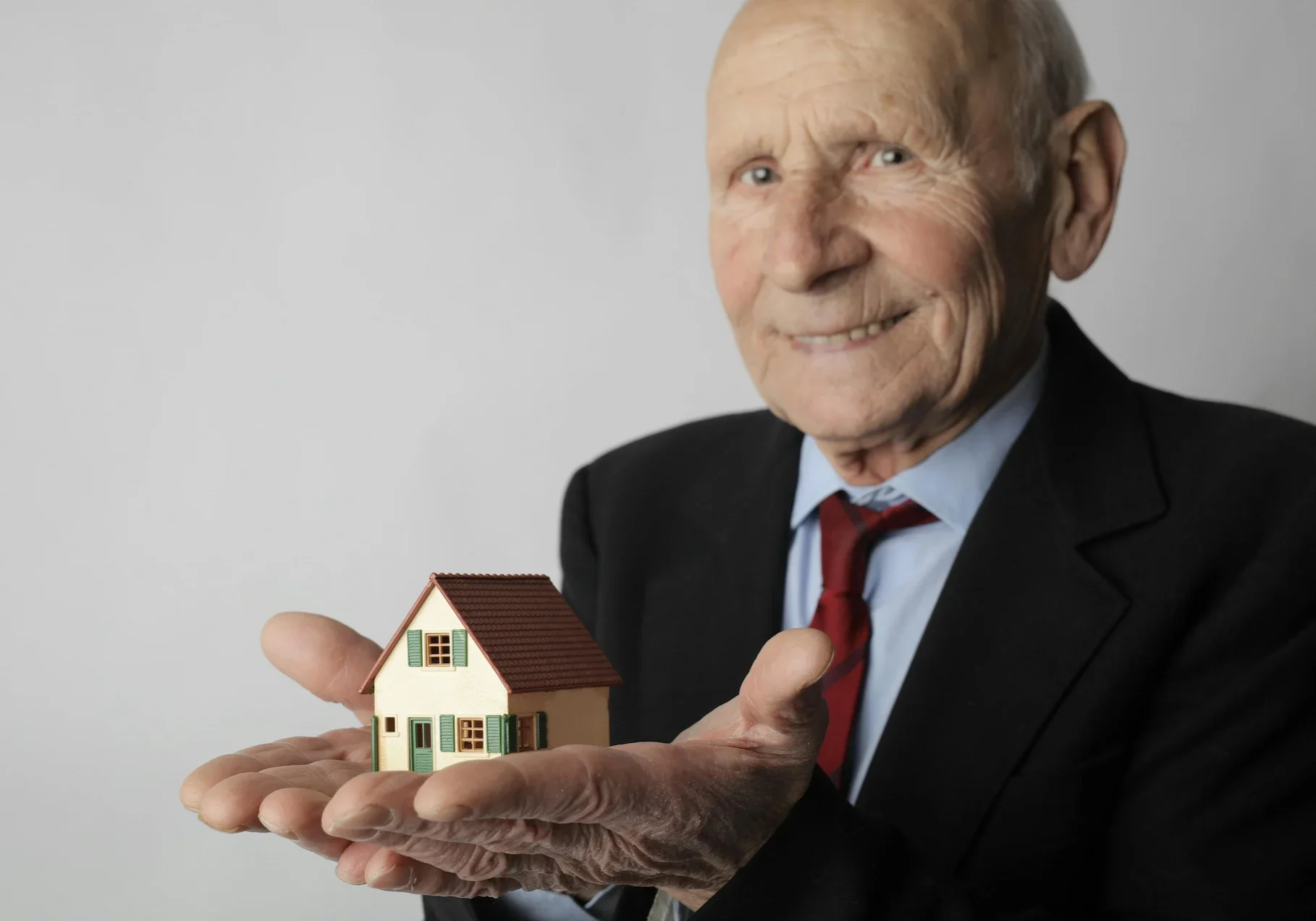 HH House Buyers Signs It’s Time for Senior Housing